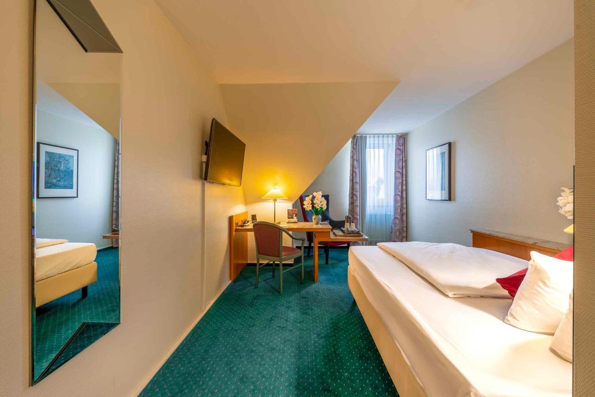 Plaza Inn Blankenburg Ditzingen, Sure Hotel Collection Экстерьер фото